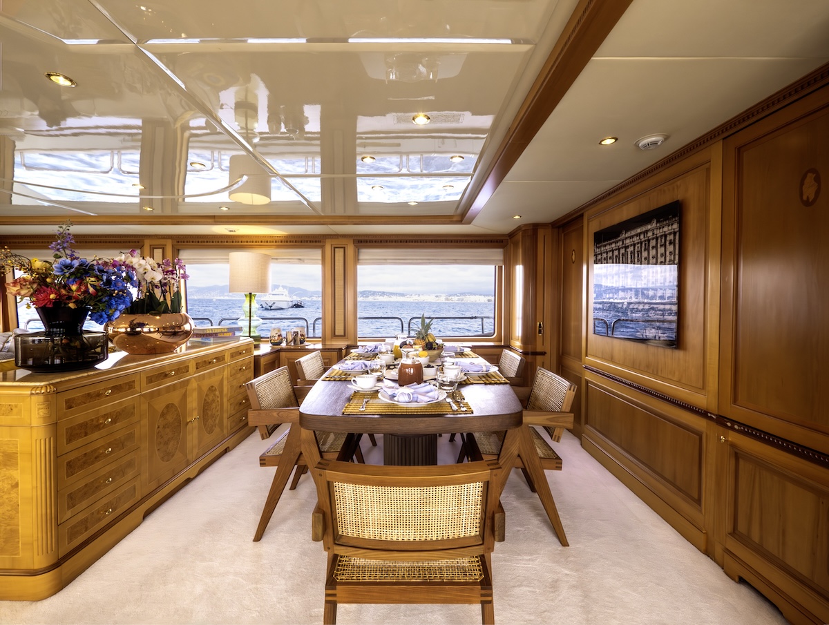 Dinner table - Deep Blue Yachting Group